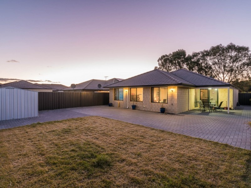 8 Catani Way, Hilbert WA 6112