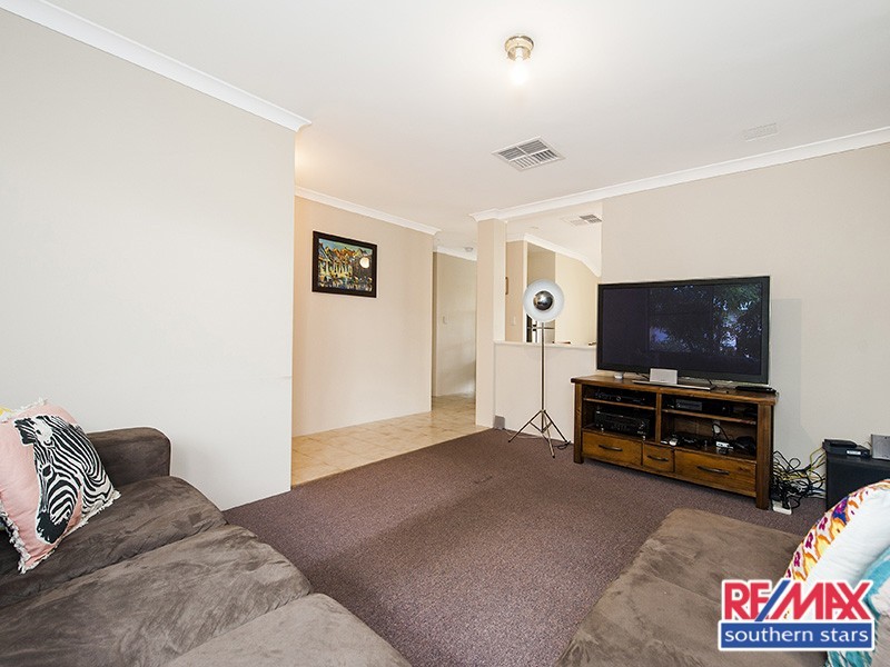 2/11 Firetail Place, Kenwick WA 6107