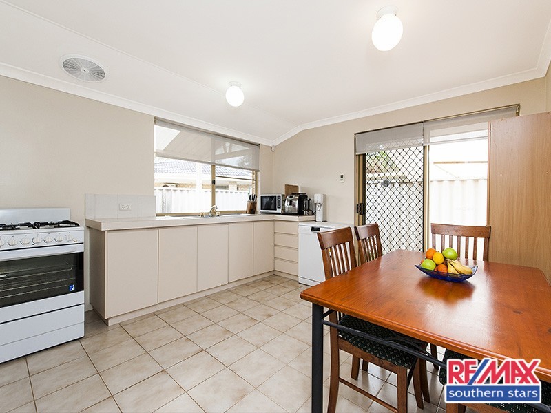 2/11 Firetail Place, Kenwick WA 6107