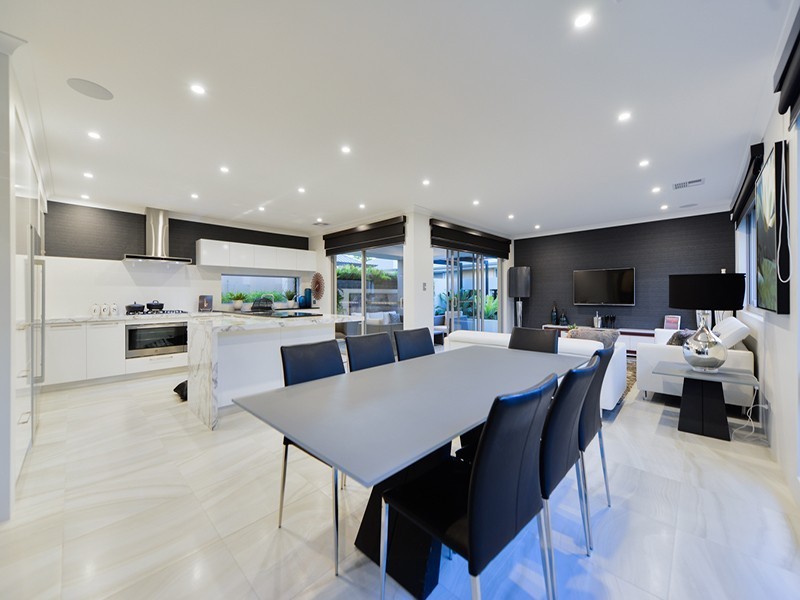 61 Oakbella Parade, Harrisdale WA 6112