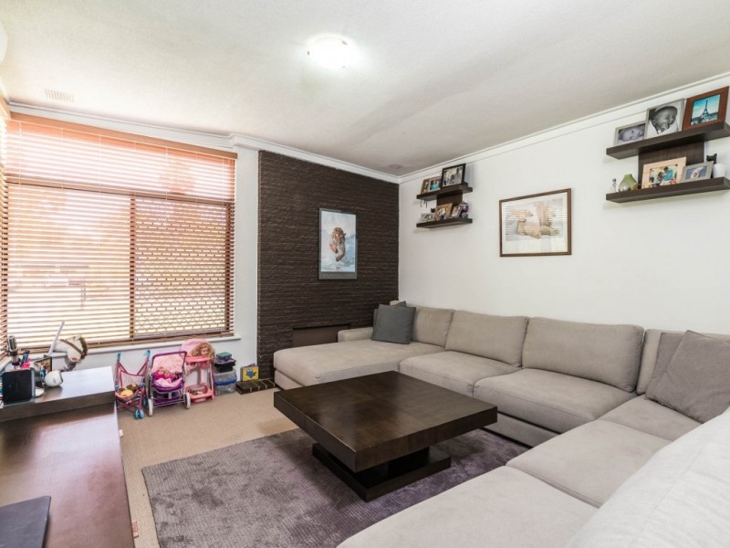 4 Hove Court, Lynwood WA 6147