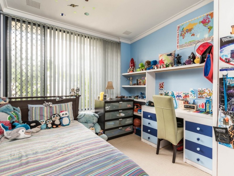 4 Hove Court, Lynwood WA 6147