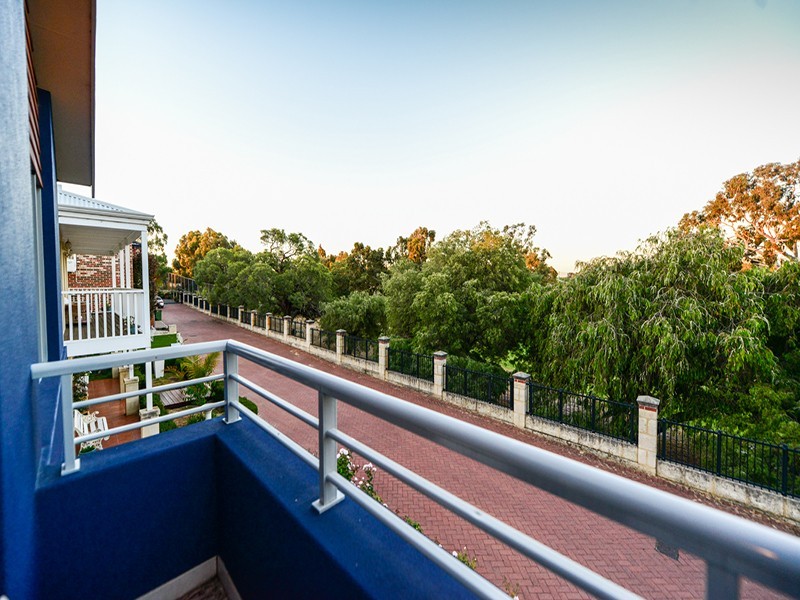 15 McKimmie Street, Embleton WA 6062