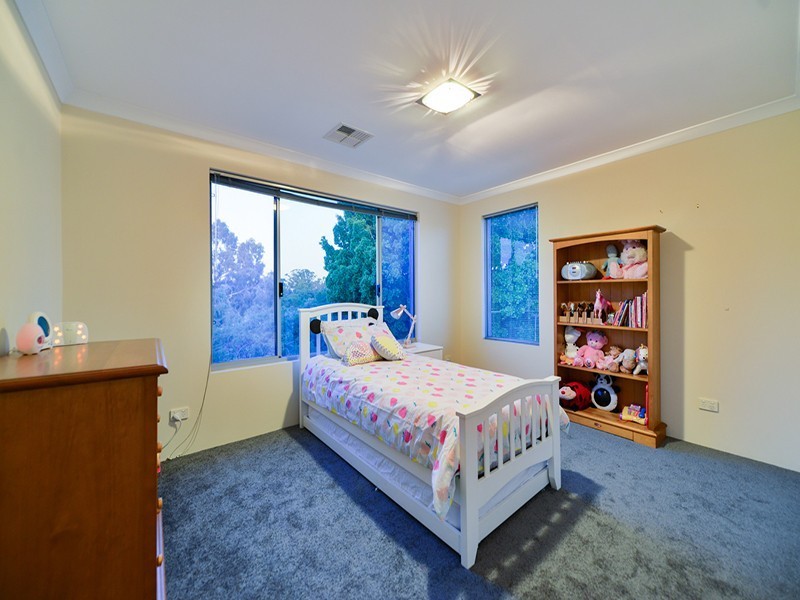 15 McKimmie Street, Embleton WA 6062