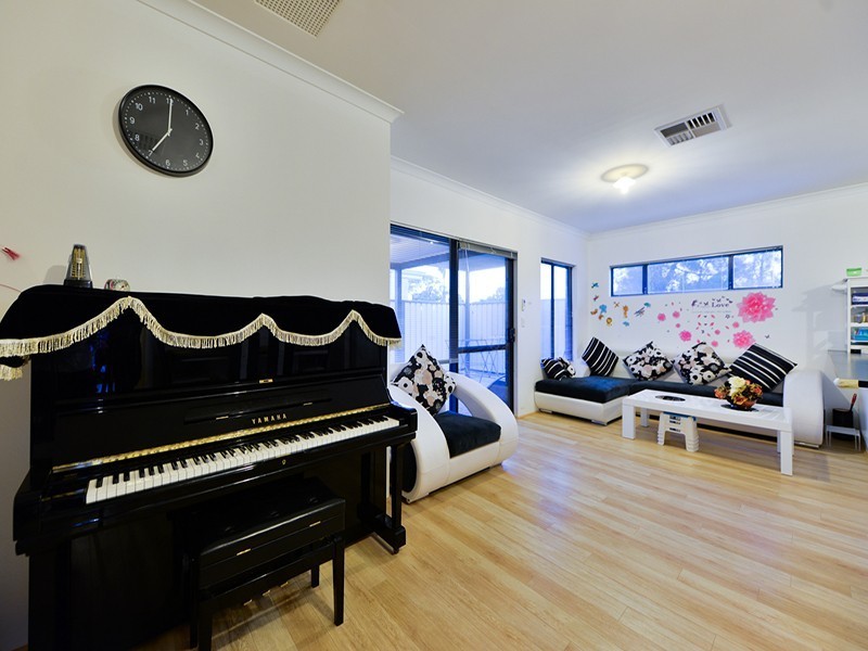 4 Little Close, East Cannington WA 6107