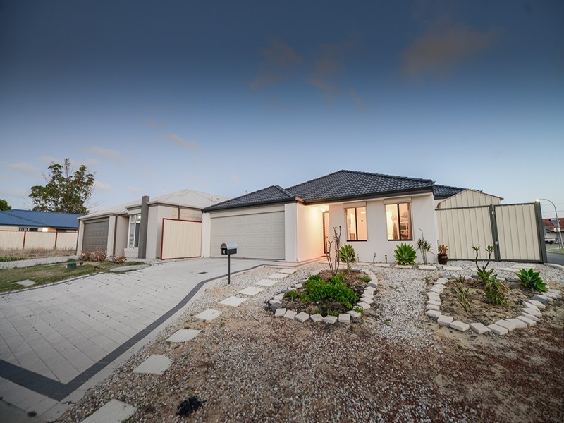 4 Little Close, East Cannington WA 6107