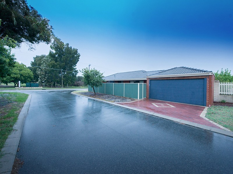 172 Treasure Road, Queens Park WA 6107