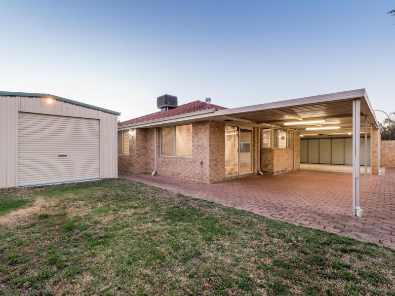 11 Hollyoak Place, Thornlie WA 6108