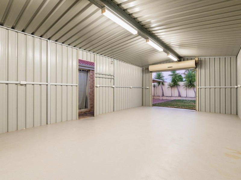 11 Hollyoak Place, Thornlie WA 6108