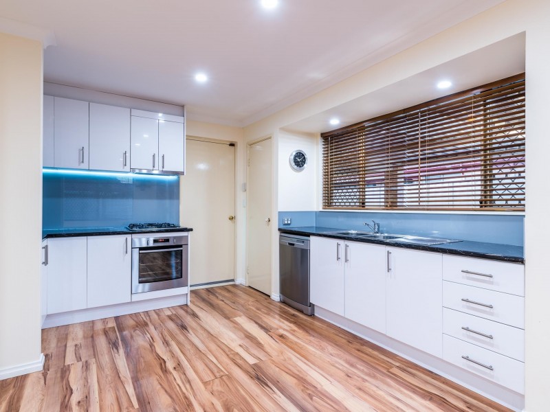 11 Hollyoak Place, Thornlie WA 6108