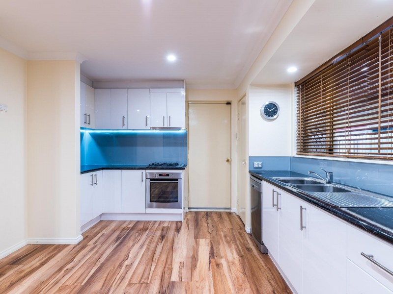 11 Hollyoak Place, Thornlie WA 6108