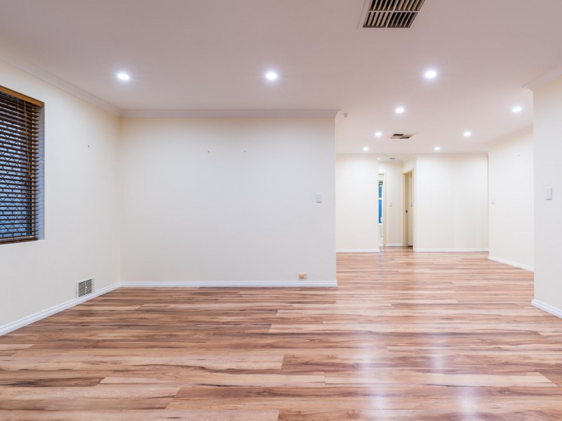 11 Hollyoak Place, Thornlie WA 6108