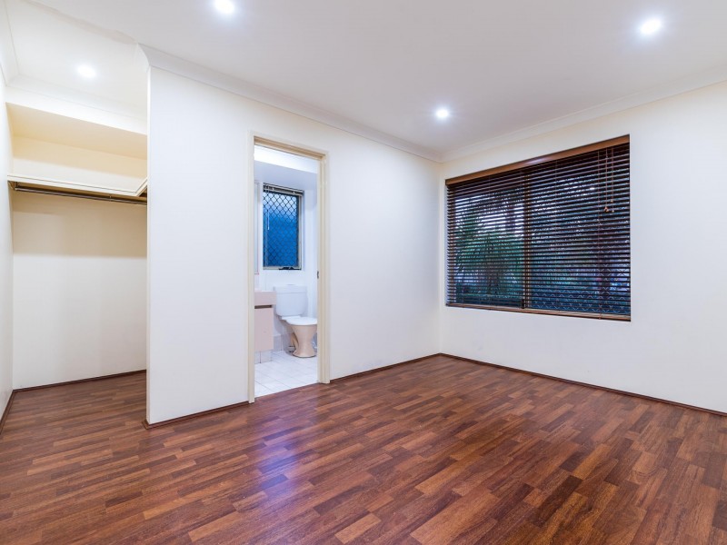 11 Hollyoak Place, Thornlie WA 6108