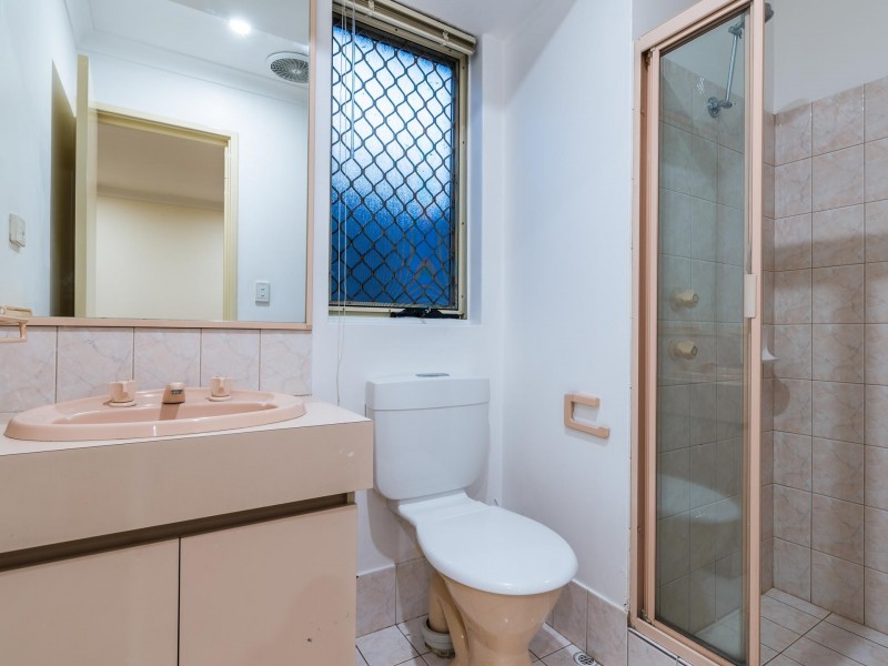 11 Hollyoak Place, Thornlie WA 6108