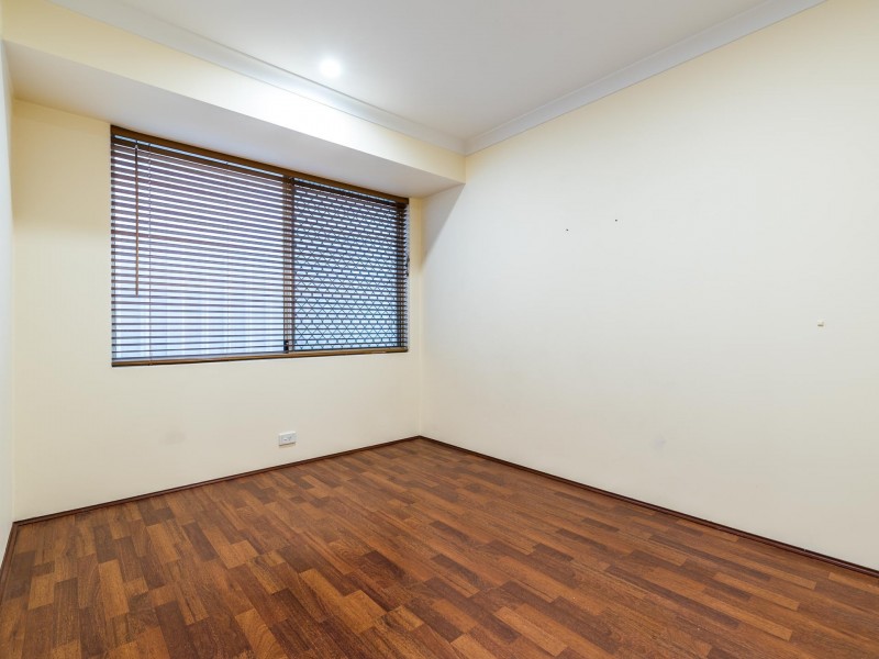 11 Hollyoak Place, Thornlie WA 6108