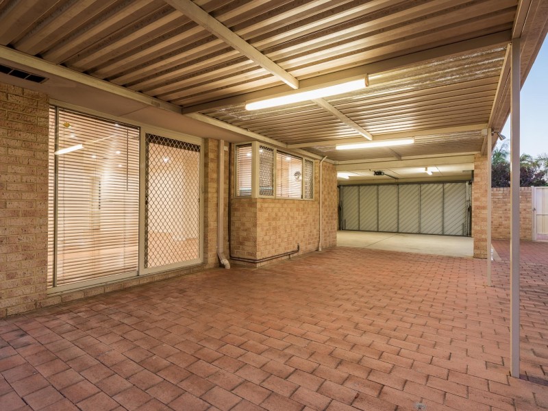 11 Hollyoak Place, Thornlie WA 6108