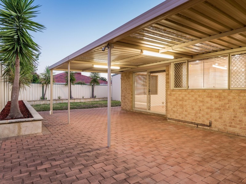 11 Hollyoak Place, Thornlie WA 6108