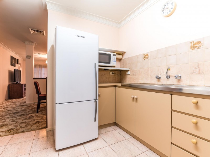 30 Dealy Close, Cannington WA 6107