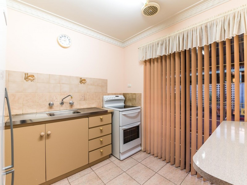 30 Dealy Close, Cannington WA 6107