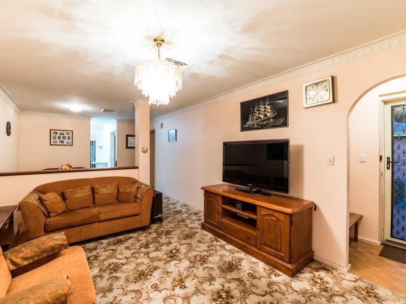 30 Dealy Close, Cannington WA 6107