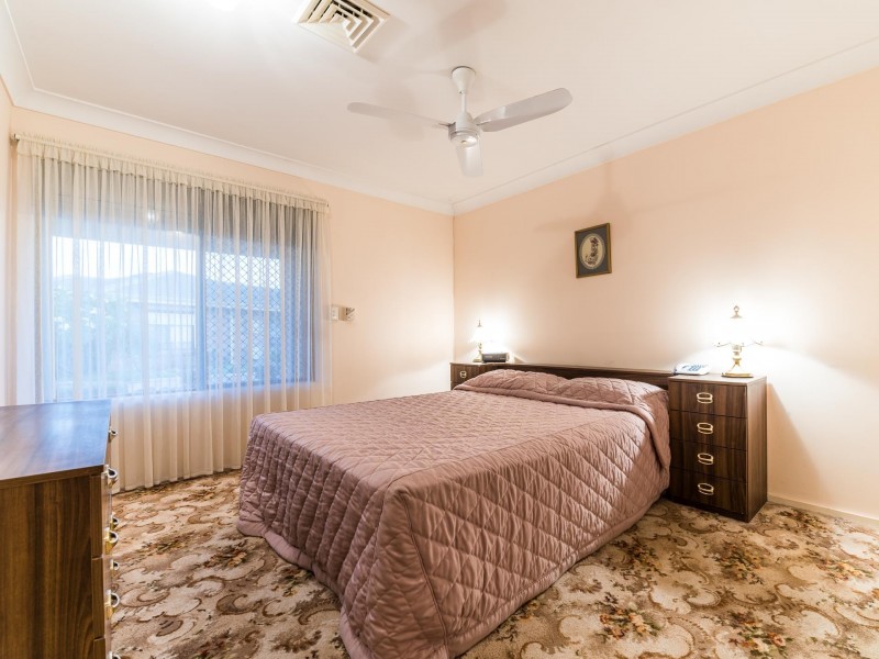 30 Dealy Close, Cannington WA 6107