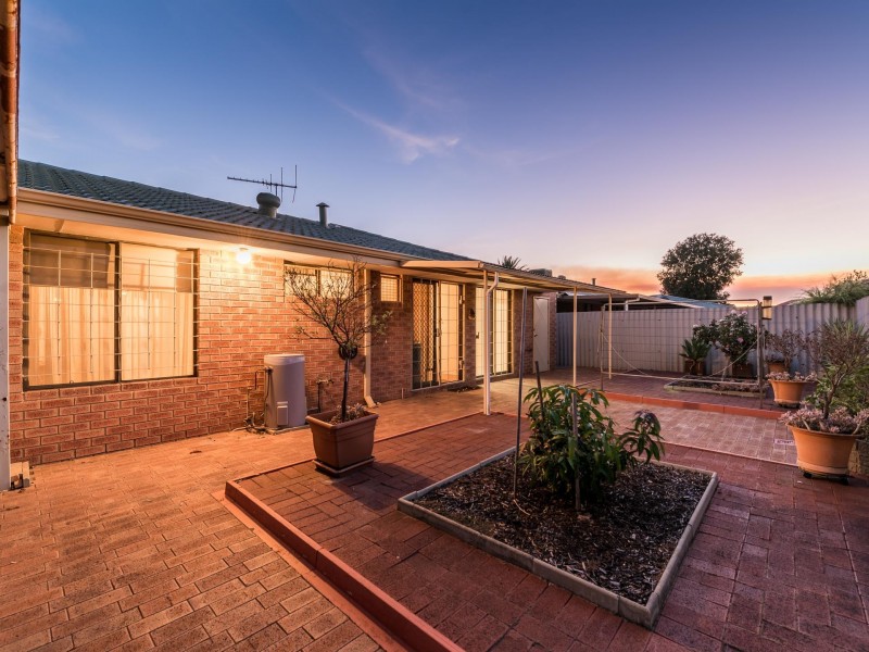 30 Dealy Close, Cannington WA 6107