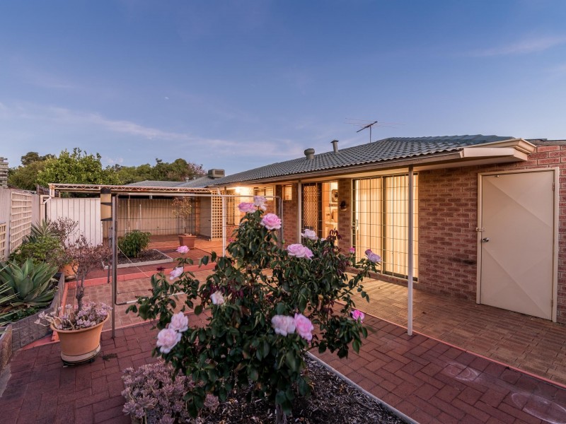 30 Dealy Close, Cannington WA 6107
