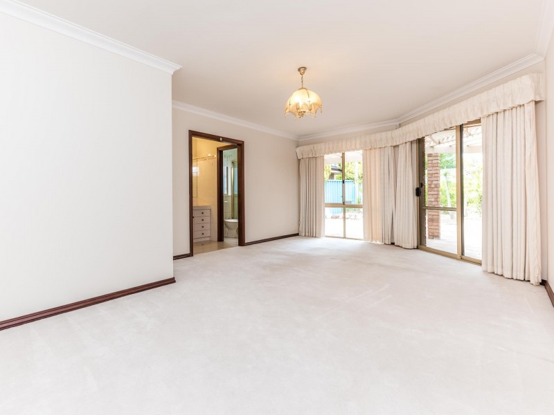 19 Shacklock Crescent, Winthrop WA 6150