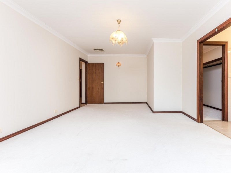 19 Shacklock Crescent, Winthrop WA 6150