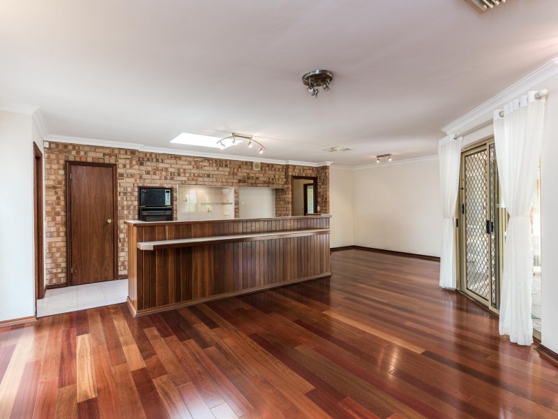 19 Shacklock Crescent, Winthrop WA 6150