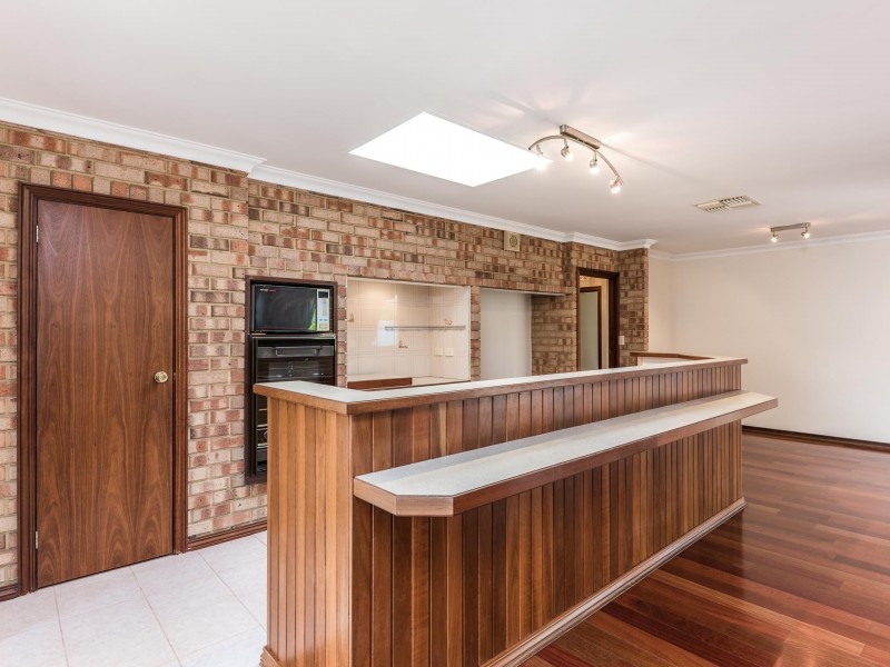 19 Shacklock Crescent, Winthrop WA 6150