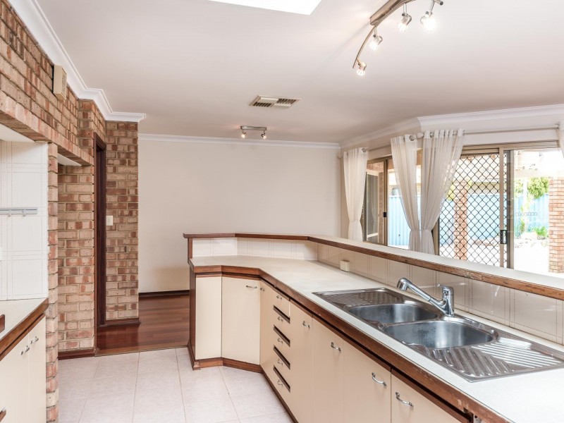 19 Shacklock Crescent, Winthrop WA 6150