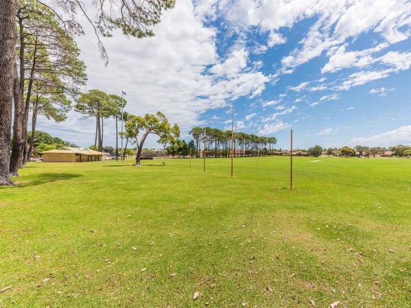 19 Shacklock Crescent, Winthrop WA 6150