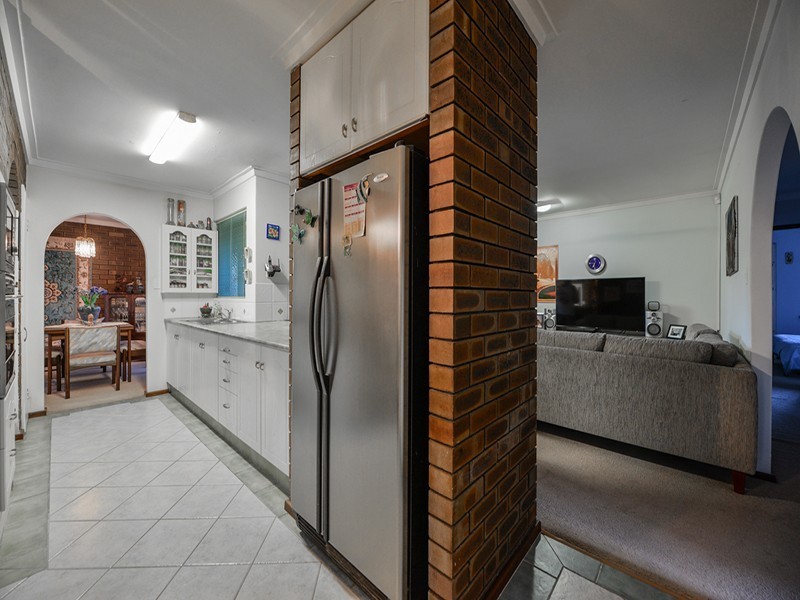 11 Ravenslea Drive, Parkwood WA 6147