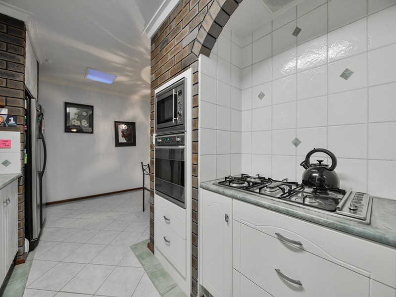 11 Ravenslea Drive, Parkwood WA 6147