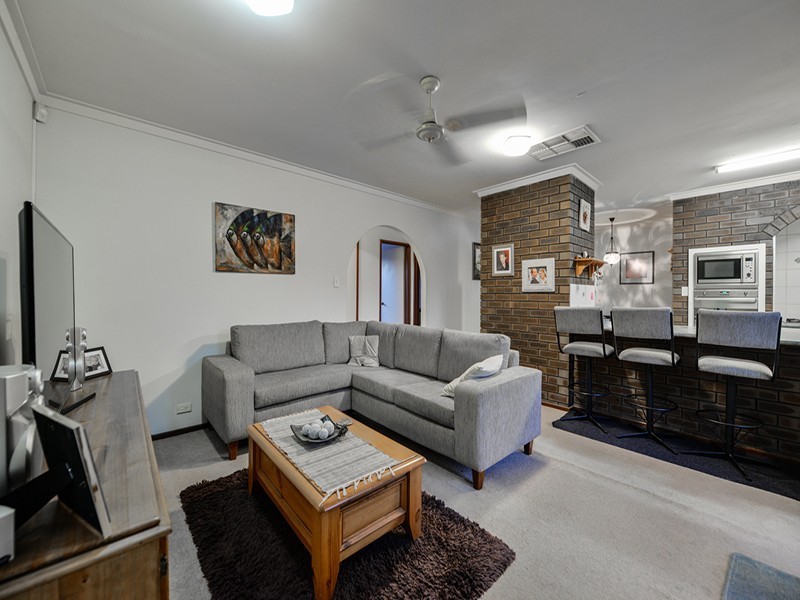 11 Ravenslea Drive, Parkwood WA 6147