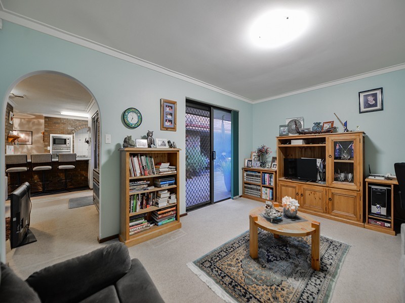 11 Ravenslea Drive, Parkwood WA 6147