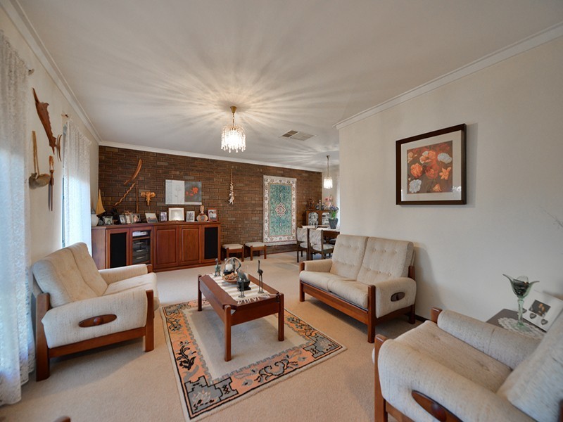 11 Ravenslea Drive, Parkwood WA 6147