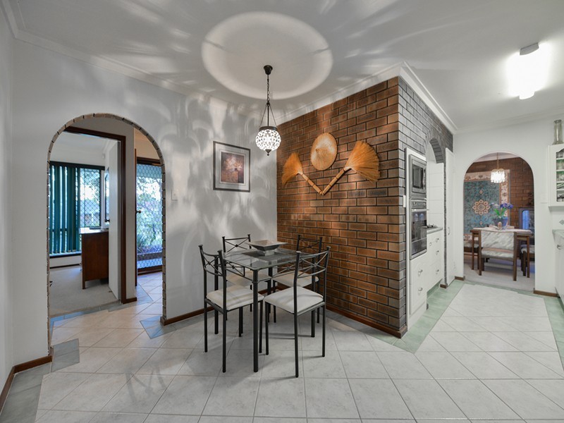 11 Ravenslea Drive, Parkwood WA 6147