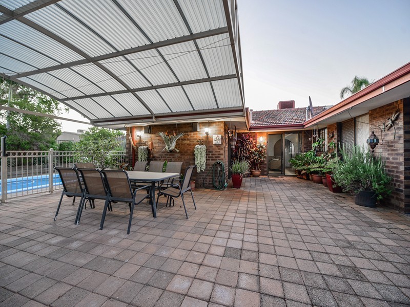 11 Ravenslea Drive, Parkwood WA 6147