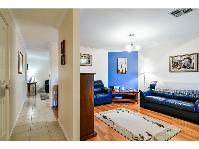 60 Salesian Court, Queens Park WA 6107