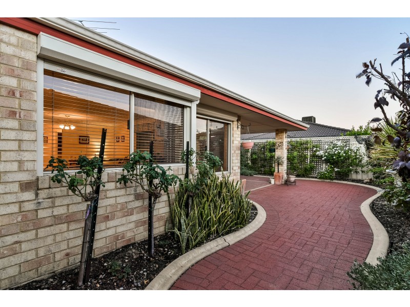 60 Salesian Court, Queens Park WA 6107