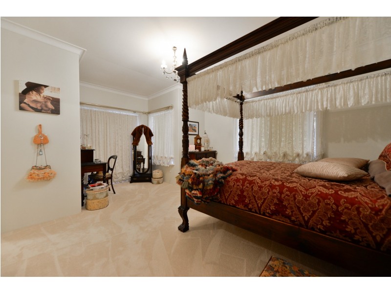 19 Eucalyptus Way, Maida Vale WA 6057