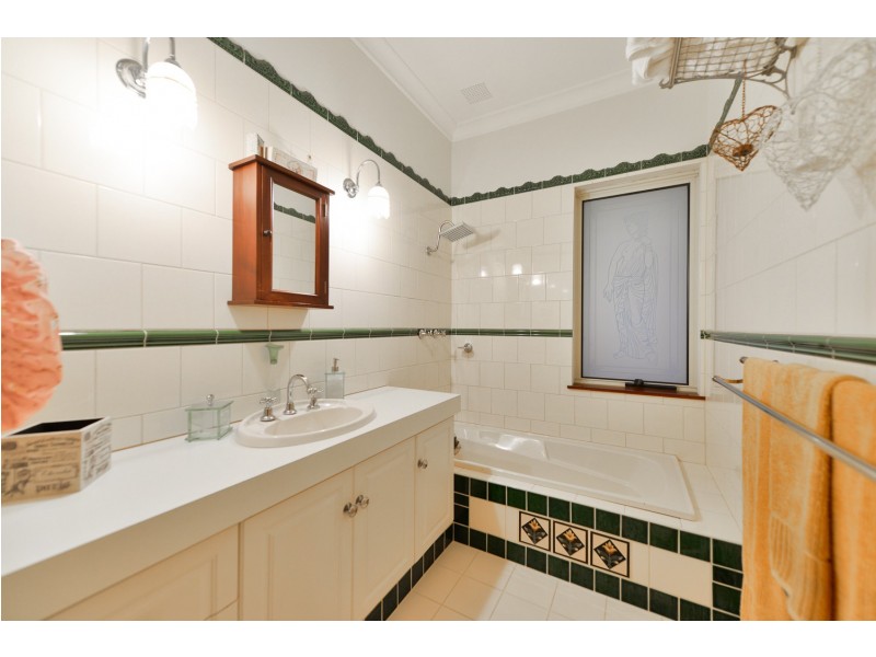 19 Eucalyptus Way, Maida Vale WA 6057