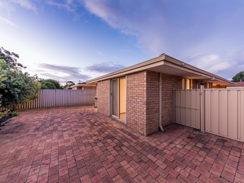 4/9-11 Mallard Way, Cannington WA 6107