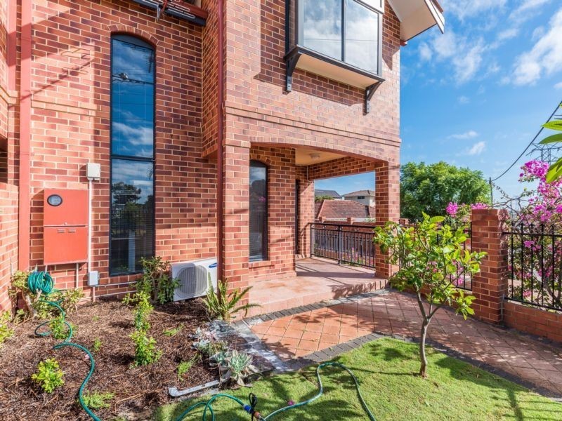 2/35 Kitchener Avenue, Burswood WA 6100