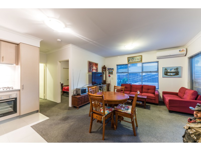 7/11 Debenham Street, Thornlie WA 6108