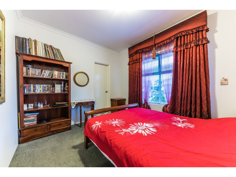 7/11 Debenham Street, Thornlie WA 6108