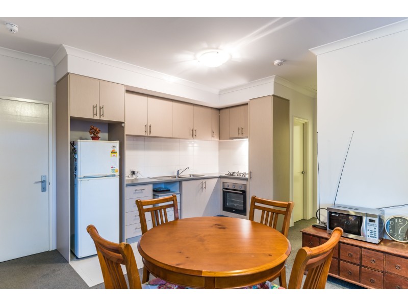 7/11 Debenham Street, Thornlie WA 6108