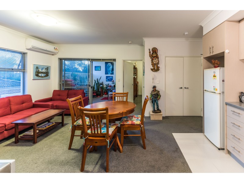 7/11 Debenham Street, Thornlie WA 6108